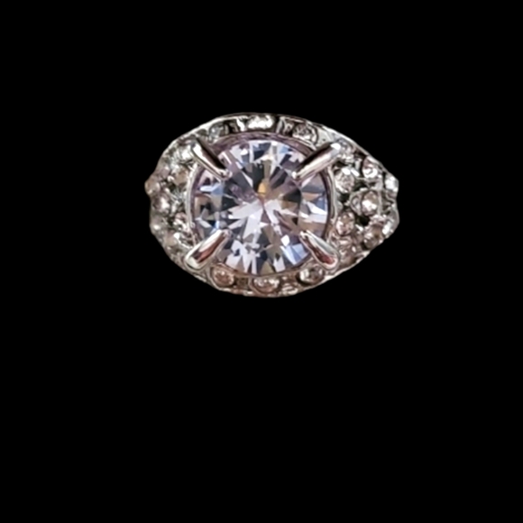 Elegant cubic zirconia crystals ring - Picture 1 of 6